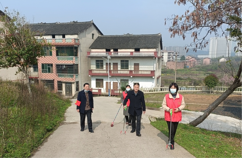 龍毅鵬帶隊(duì)赴聯(lián)點(diǎn)社區(qū)開(kāi)展創(chuàng)文志愿服務(wù)